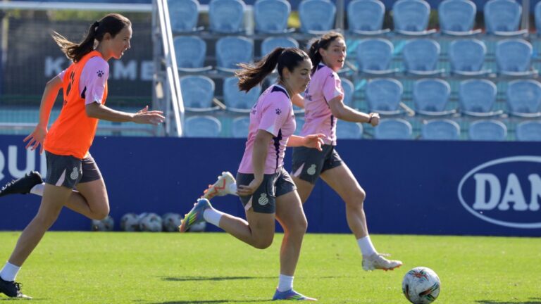 El Espanyol Femenino entrena en la CE Dani Jarque