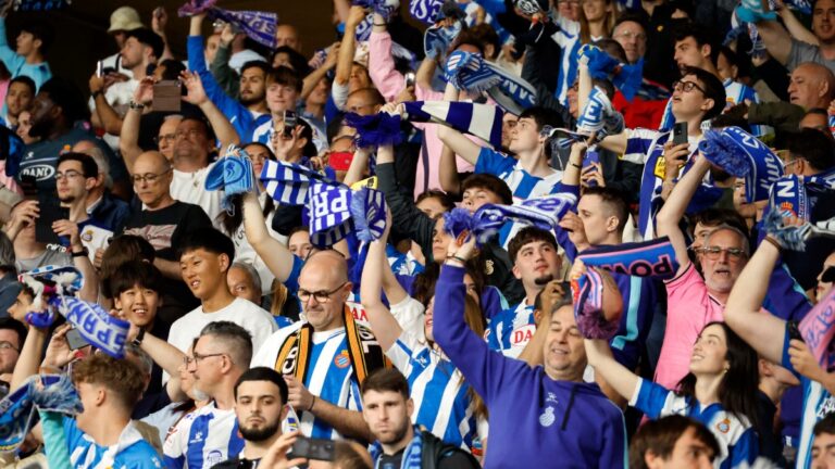 La afición del Espanyol no dejó de animar en el derbi entre el Espanyol y el FC Barcelona
