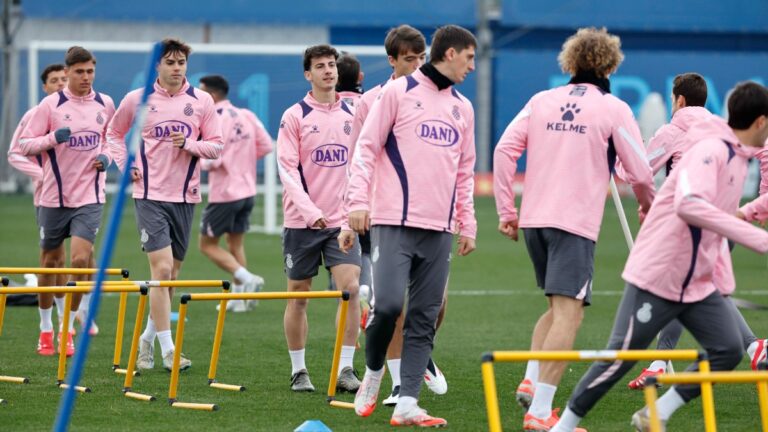 Jugadores del Espanyol B entrenan con el primer equipo en la CE Dani Jarque