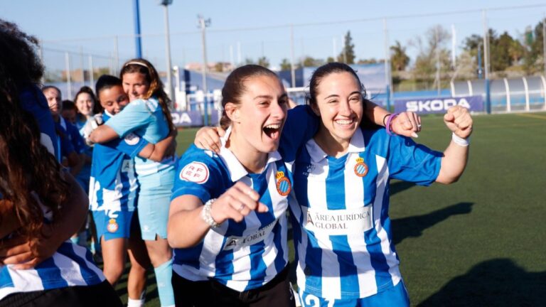 Carla Sánchez celebra en la CE Dani Jarque la vicotira del Espanyol Femenino B ante el Vic