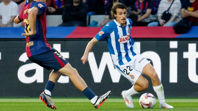 Carlos Romero partió como titular en el FC Barcelona - Espanyol