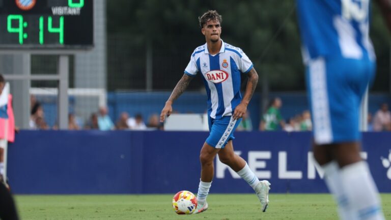 Carlos Sánchez, en un partido con el Espanyol B