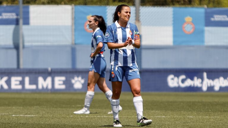Carol Marín luce el brazalete de capitana del Espanyol Femenino en la Liga F