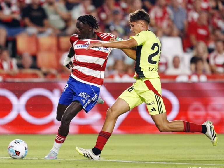 Rafa Bauza fue titular en el Granada CF 1 - 2 CD Mirandés