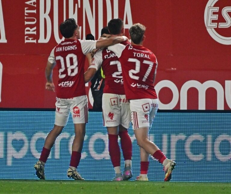 Ian Forns se mantiene como titular en el Real Murcia