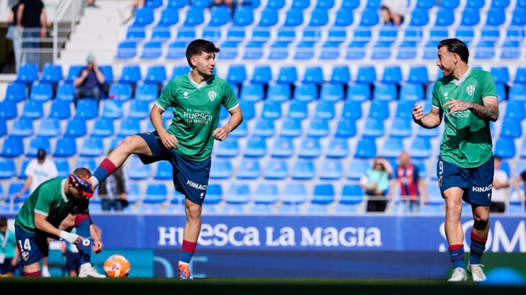 Javi Hernández entrena con Sergi Enrich antes de un partido