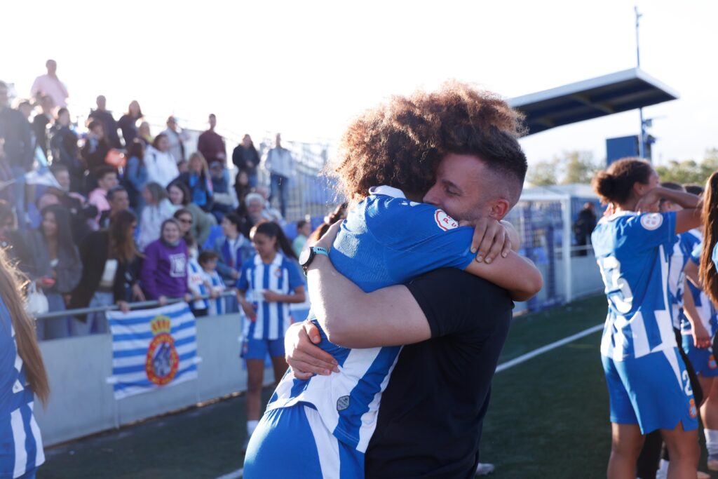 Ruth Frías tras conseguir el ascenso a Segunda Federación hace un año. Foto: David Jiménez