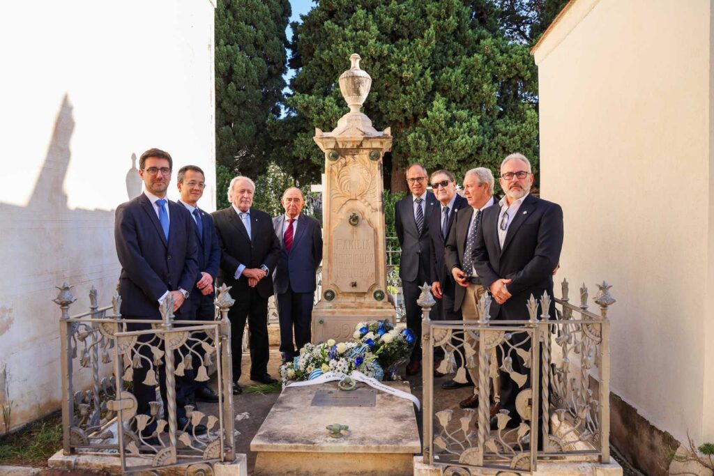 Alan Pace, presente en la ofrenda floral al monumento de la afición 1 tumba Ángel Rodríguez