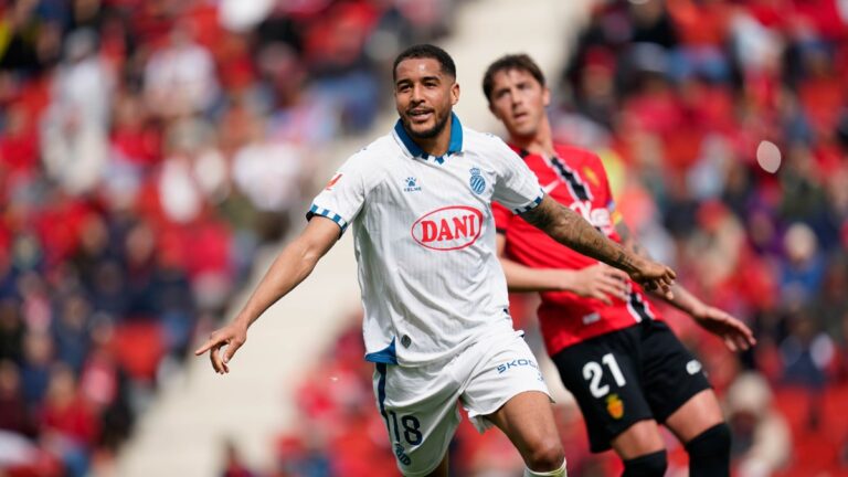 Charles Pickel adelanta al Espanyol ante el RCD Mallorca en Son Moix
