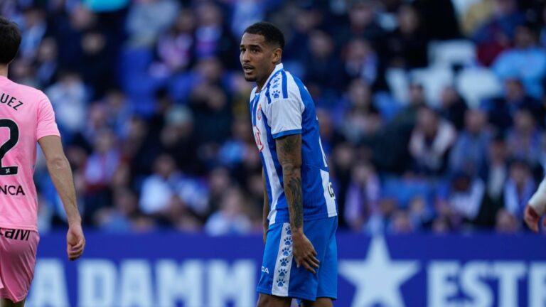 Charles Pickel, en un partido en el RCDE Stadium
