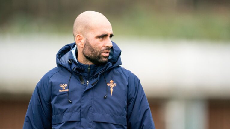 Claudio Giráldez, en un entrenamiento con el Celta de Vigo