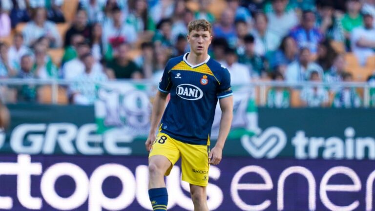 Clemens Riedel se cae para el derbi ante el FC Barcelona Clemens Riedel, titular en La Cartuja en el Real Betis - Espanyol