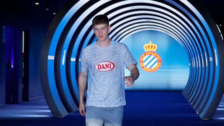 Clemens Riedel, antes de un entrenamiento con el Espanyol en el RCDE Stadium