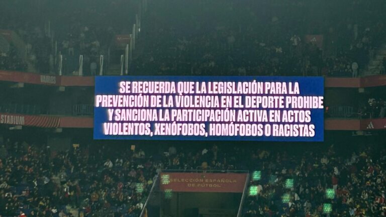 La afición española cantó "Musulmán el que no bote" en el RCDE Stadium