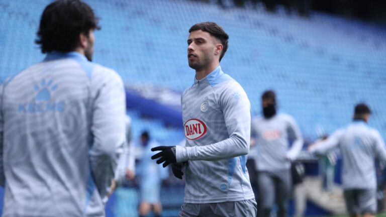 Javi Puado, junto a sus compañeros, prepara el derbi en el RCDE Stadium
