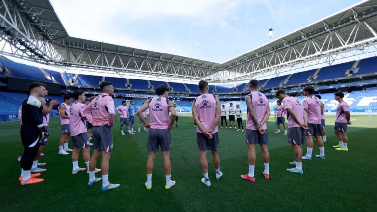 El Espanyol entrena en el RCDE Stadium antes del derbi