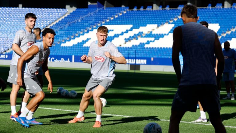 Clemens Riedel y Omar El Hilali, en un entrenamiento del Espanyol en el RCDE Stadium