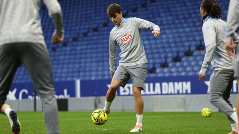 Urko González de Zárate prepara el partido ante el Rayo Vallecano en el RCDE Stadium