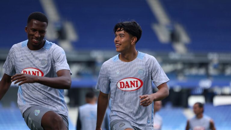 Manolo González apuesta por 23 jugadores en la última convocatoria de la temporada Miguel Londoño y Adama Timera, en el RCDE Stadium