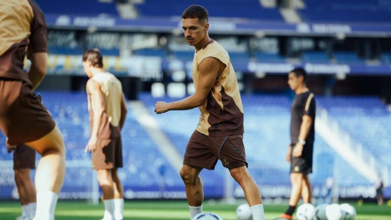 Dos jugadores importantes refuerzan la convocatoria del Espanyol ante el Sevilla FC Bryan Zaragoza se ejercita con el balón en el RCDE Stadium
