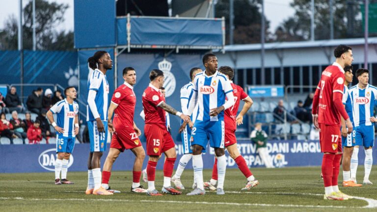 Acción defensiva del Espanyol B - Terrassa FC