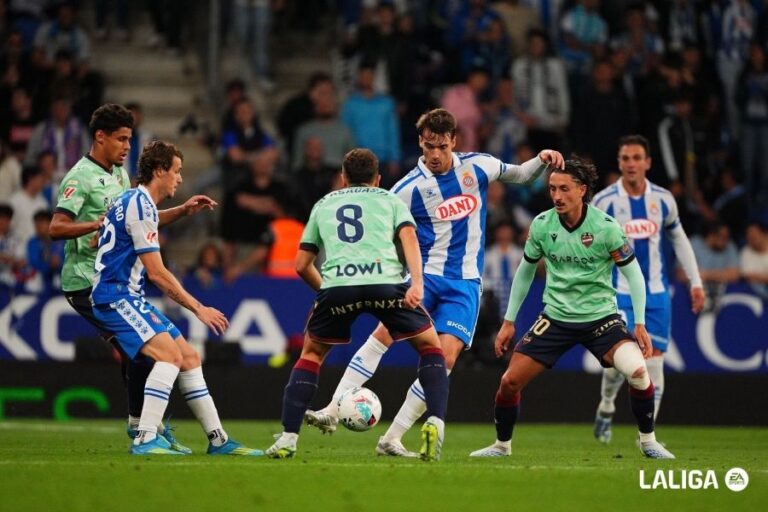 RCD Espanyol – Levante UD: El Espanyol sigue en un lío histórico (0-0) Urko González de Zárate y Carlos Romero, titulares en el Espanyol - Levante UD