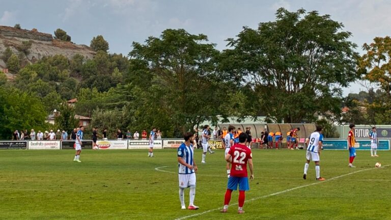 UE Tona – Espanyol B: Empate para seguir con las buenas sensaciones (0-0) El Espanyol B, en el Municipal de Tona para un amistoso de la pretemporada