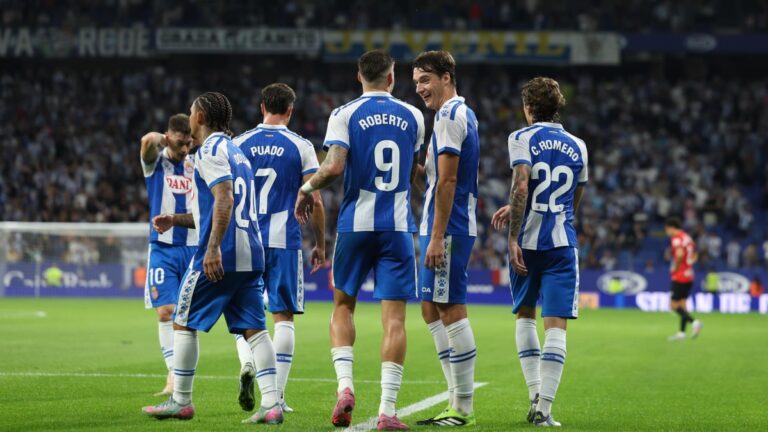 Los jugadores del Espanyol celebran el segundo gol del Espanyol ante el Mallorca en el RCDE Stadium