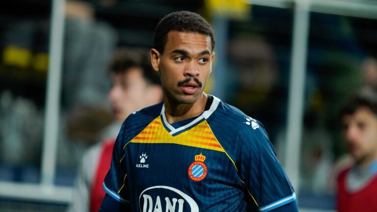 Cyrlin Ngonge participa en el Villarreal CF - Espanyol