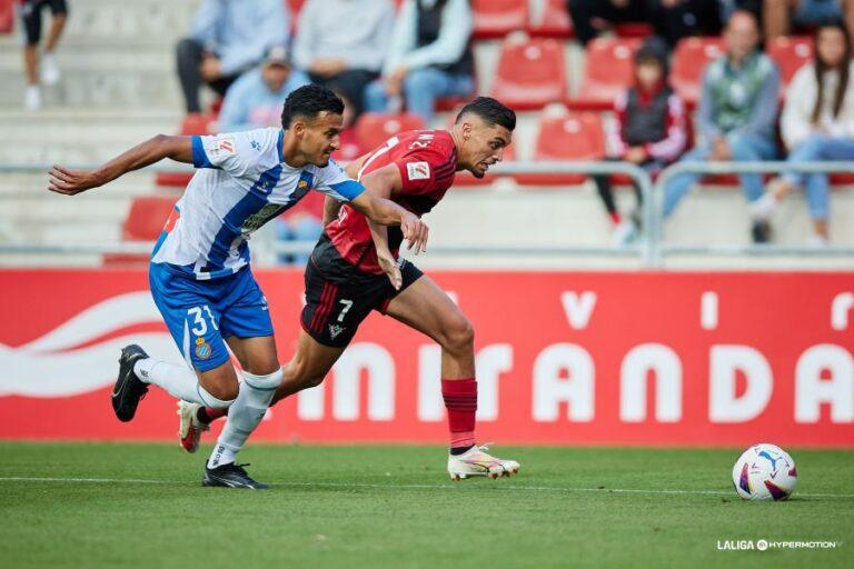 Omar El Hilali, partido muy serio en el lateral derecho