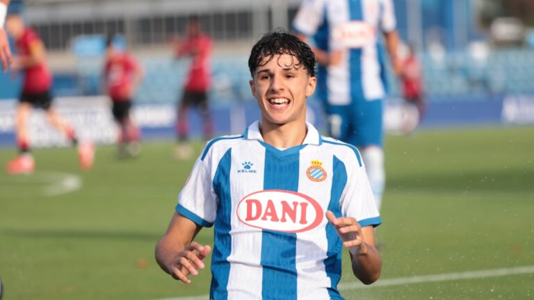 Denis Cruz, en un partido de liga con el Juvenil A del Espanyol