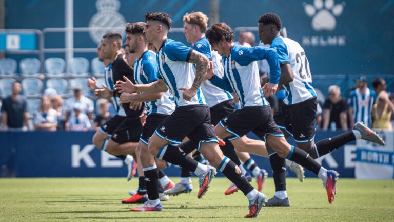Varios jugadores del Espanyol hacen carrera continua después del amistoso ante el CE Sabadell