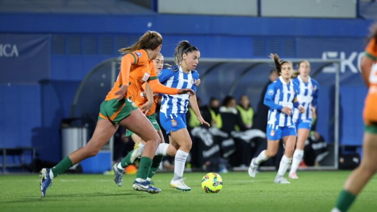 Iara Lacosta fue titular en el Espanyol Femenino - Valencia CF Femenino en la primera vuelta