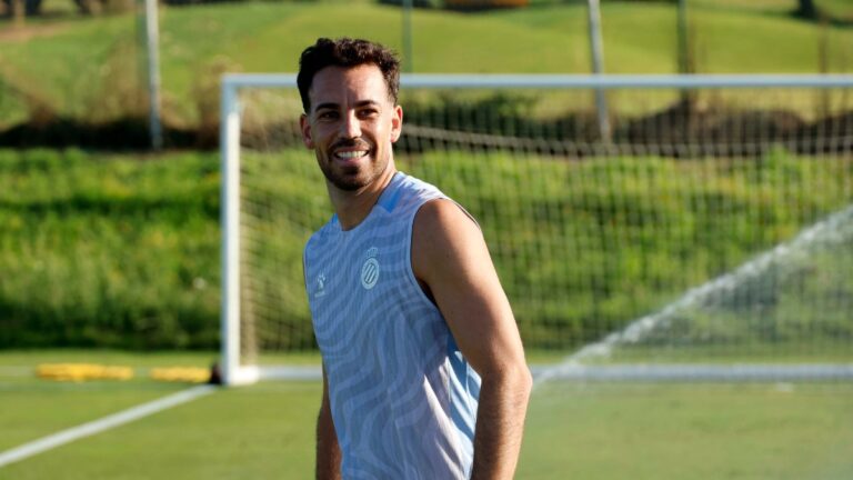 Edu Expósito, en un entrenamiento del stage en Navata con el Espanyol