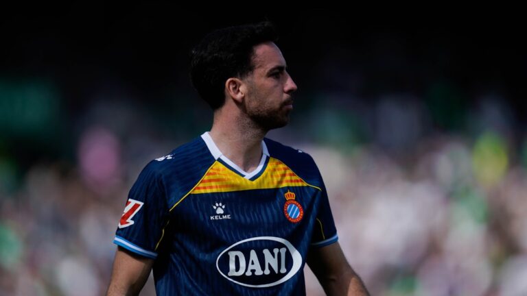 Edu Expósito, titular en el Elche CF - Espanyol