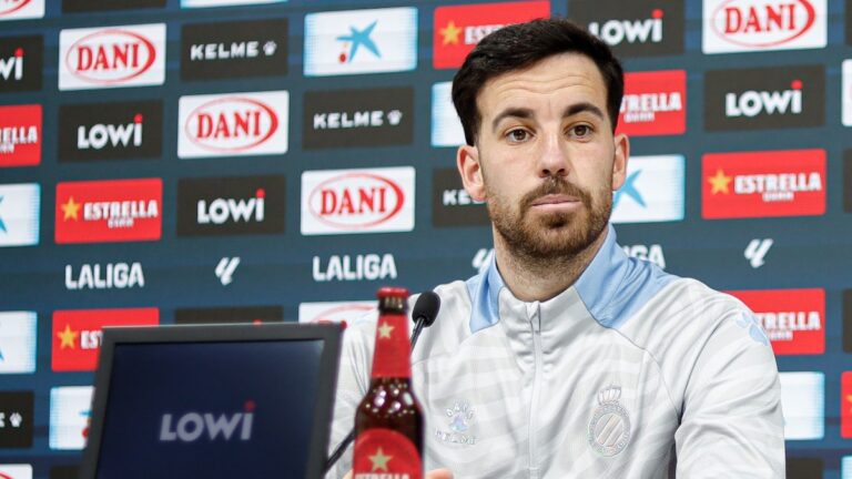 Edu Expósito: «En Valencia queremos dar un golpe sobre la mesa» Edu Expósito, en la previa del Valencia CF - Espanyol