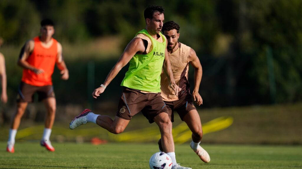 Edu Expósito: "Tenemos una ilusión enorme por ir a Europa" 1 Edu Expósito, en la pretemporada con el Espanyol