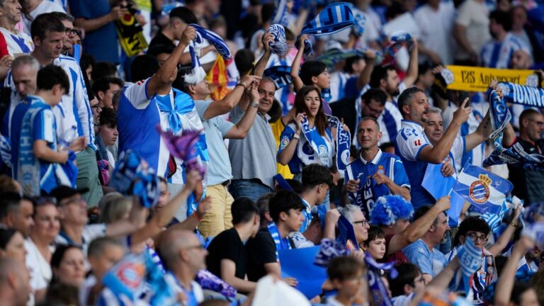 La afición del Espanyol llenó el RCDE Stadium en la jornada 38 ante la Real Sociedad