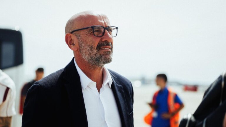 Monchi, en el aeropuerto de Barcelona para viajar a San Sebastián con el Espanyol