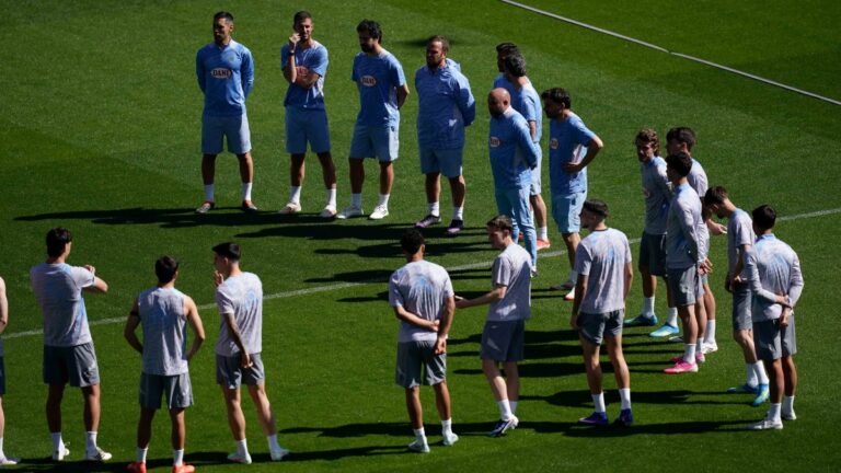 ENCUESTA: ¿Qué hará el Espanyol contra el Real Madrid? Manolo González habla con todos sus jugadores en el RCDE Stadium