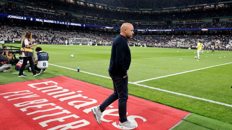 Manolo González, antes del Real Madrid - Espanyol en el Santiago Bernabéu