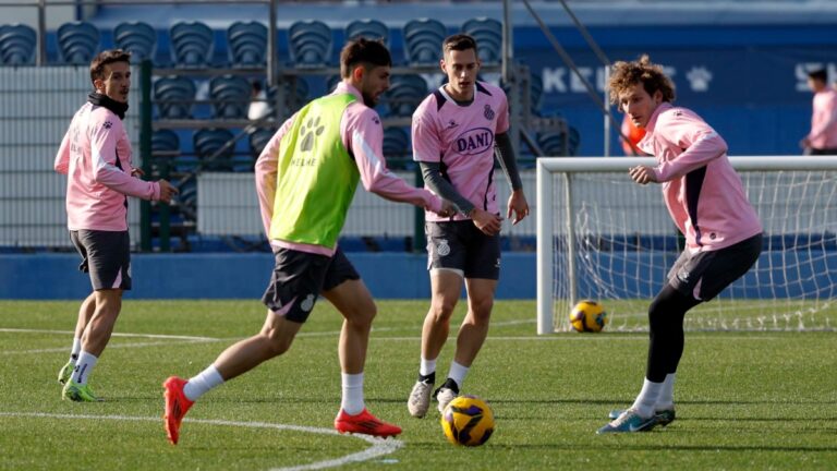 El Espanyol entrena en la CE Dani Jarque