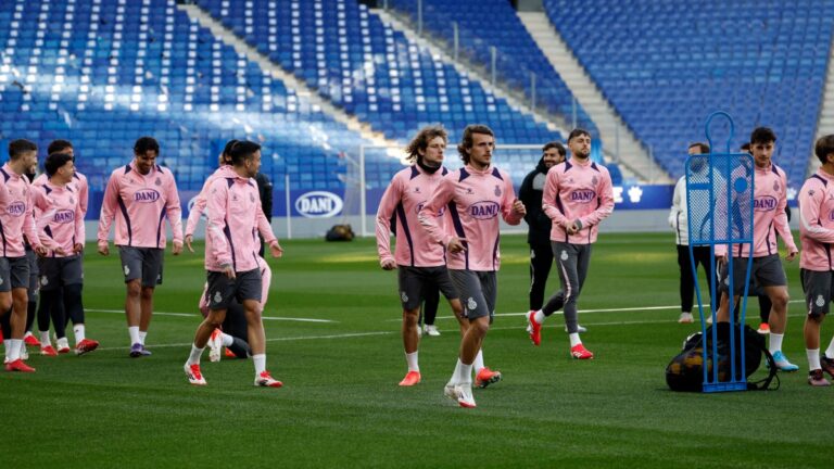 El Espanyol realiza un entrenamiento en el RCDE Stdium