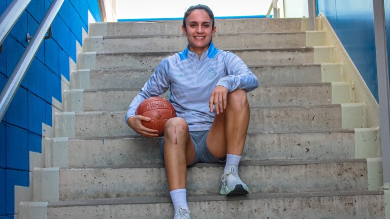 Laura Martínez: «Nos cuidan muy bien, pero siempre hay margen de mejora» Laura Martínez con 'El 1900' en la CE Dani Jarque