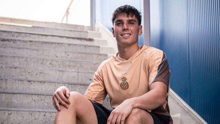 Roger Hinojo: «Carlos Romero terminó a un nivel altísimo, pero yo vengo a hacer mi camino» Roger Hinojo, con 'El 1900' en la última semana de la pretemporada