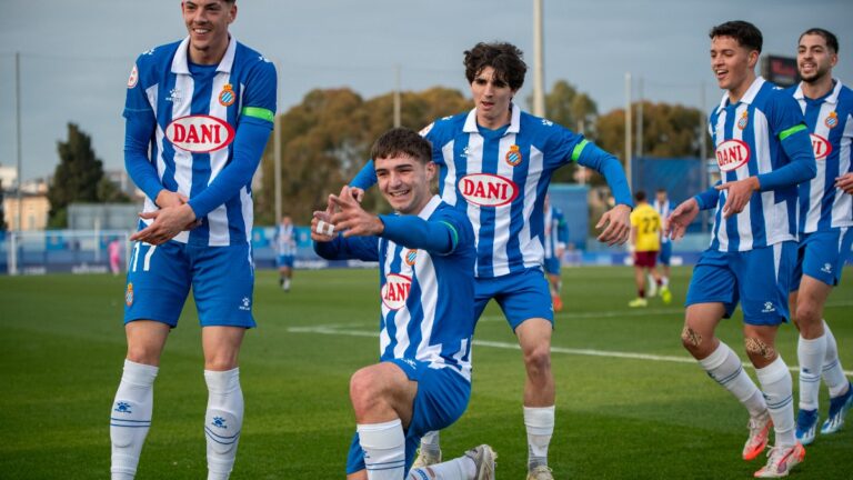 Sergio Rivarés celebra uno de los goles que anotó en la victoria del Espanyol B ante la UD Alzira