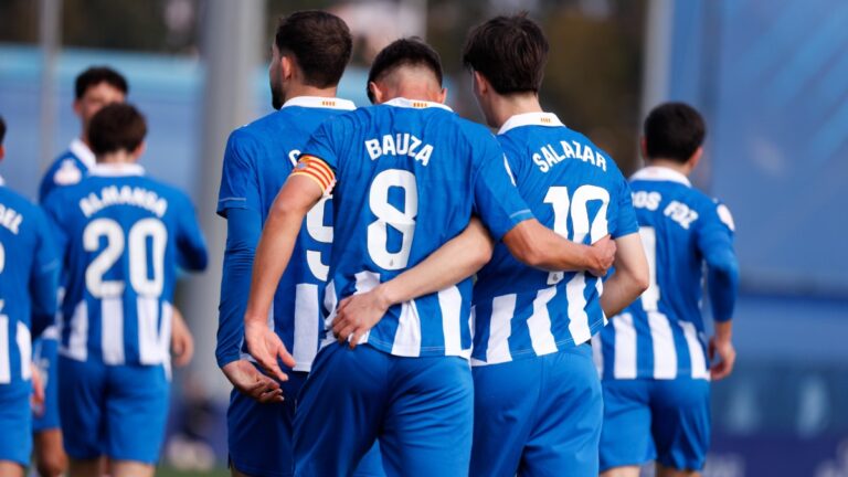 Rafa Bauza y Leo Salazar celebran un gol ante el RCD Mallorca B