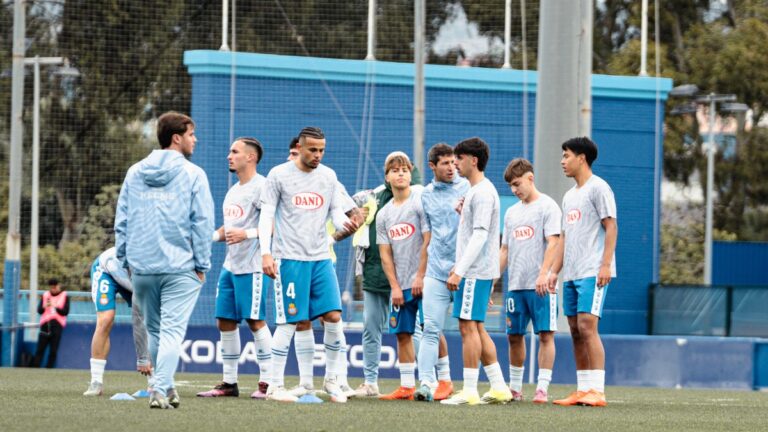 Los titulares del Espanyol B antes de medirse al CE Andratx