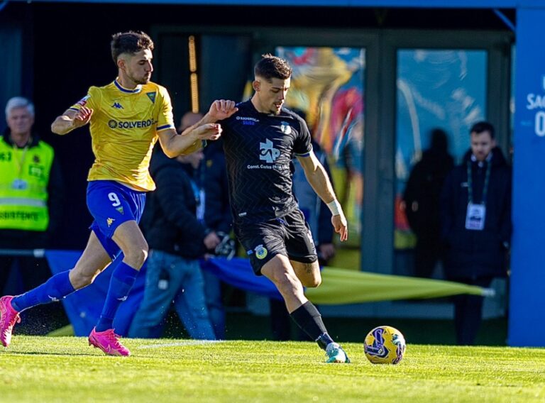 Espanyol y Deportivo Alavés, tras Javi Montero