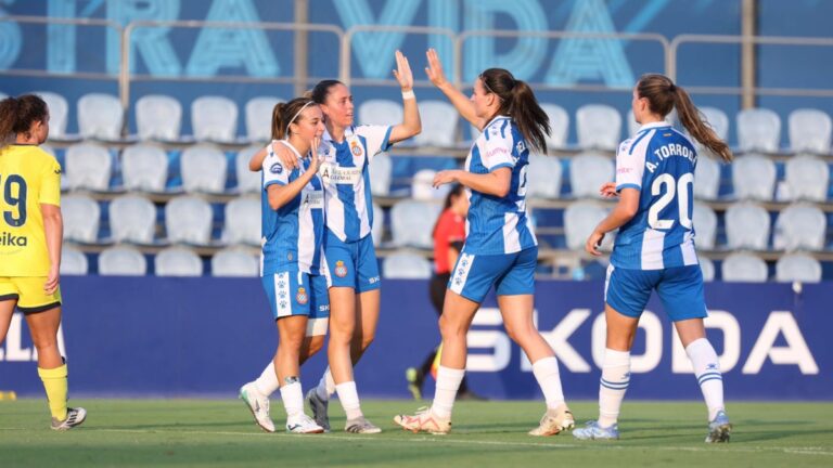 Las jugadoras del Espanyol Femenino celebran un gol ante el Villarreal CF en la pretemporada